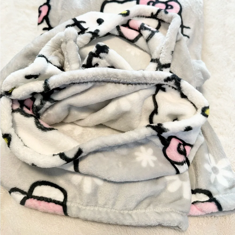 NWT Hello Kitty Plush Throw Blanket